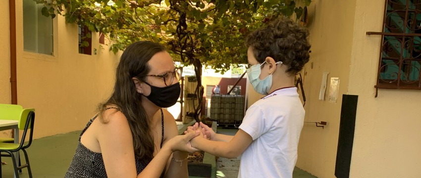 Acolhimento em tempos de pandemia: a coletividade, a escuta e a amorosidade. Acolhimento em tempos de pandemia: a coletividade, a escuta e a amorosidade.